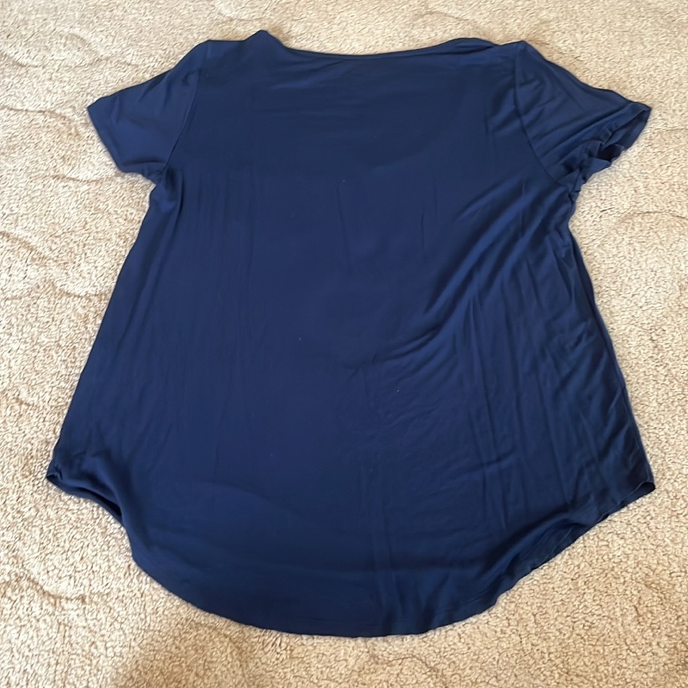 Hollister women’s size medium color navy short sleeve - Picture 5 of 5